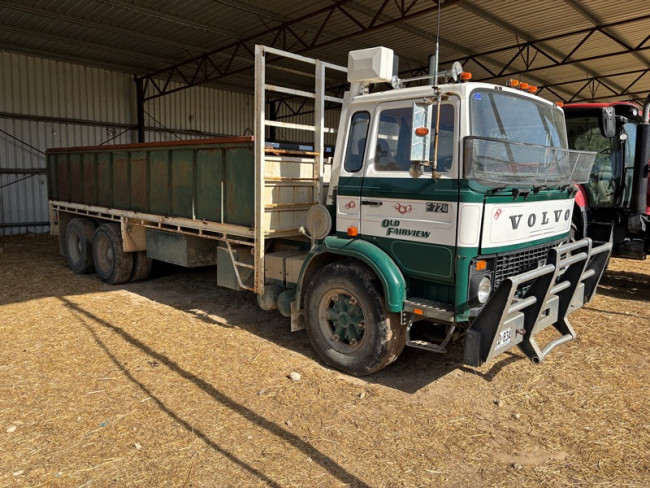 009 1982 Volvo T724 560000km Grain and Rock Body Stock Crate.