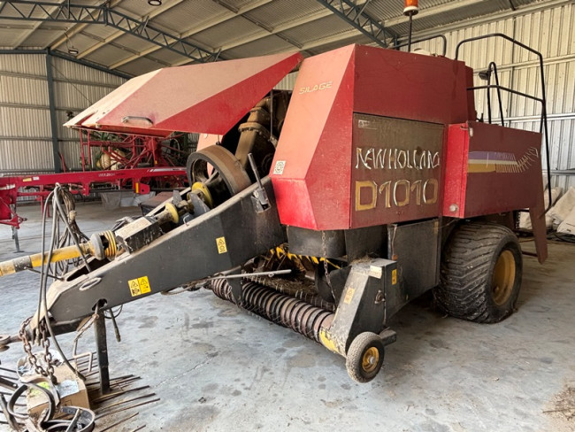 017 1996 D1010 Baler