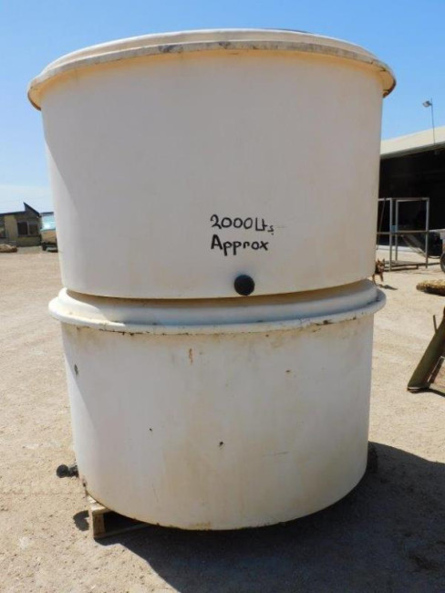 19 2 x 2000L Fibreglass Tanks Cream