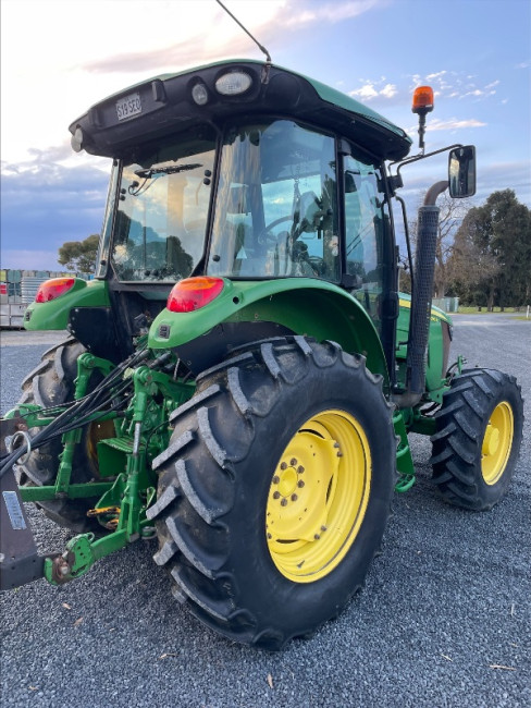 333 BTV John Deere 5090R photo 2